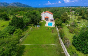 Гостиница Holiday home Lozovac-Gradina I  Лозовац